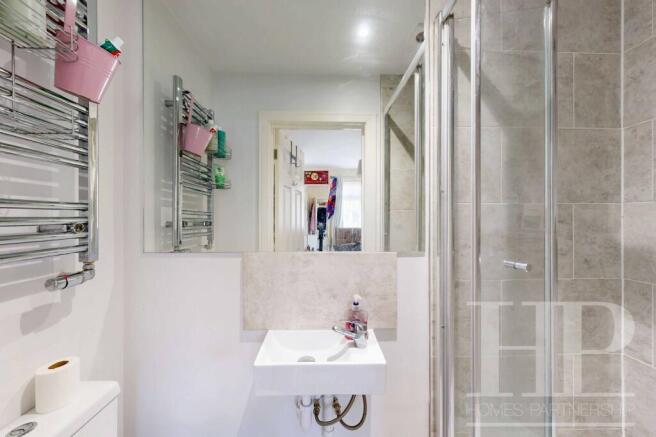 EN SUITE SHOWER ROOM