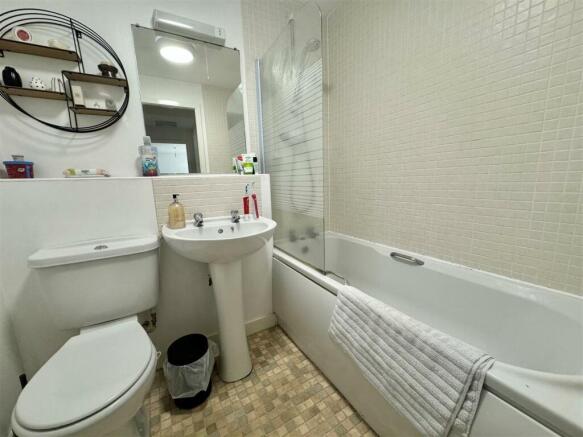 Kemberton bathroom.jpg