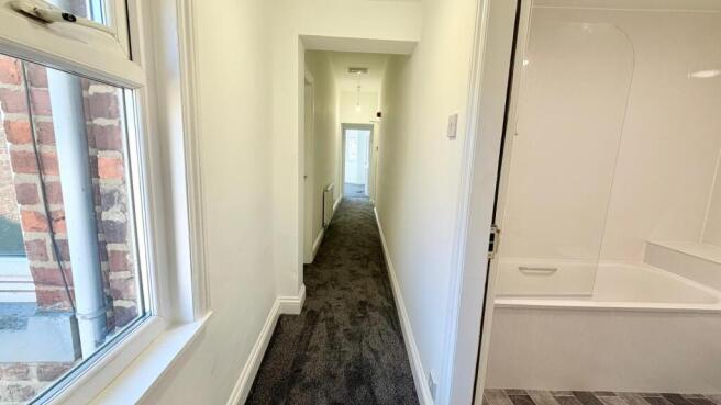 2 bed Apartment to rent Image 4