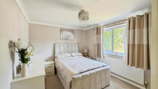 4 bed Detached for sale Image 12