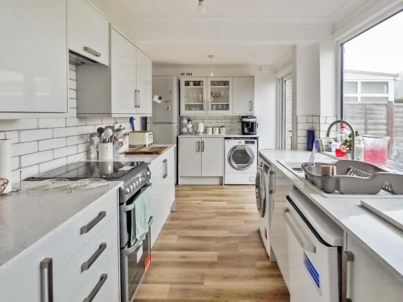 Kitchen/Breakfast...