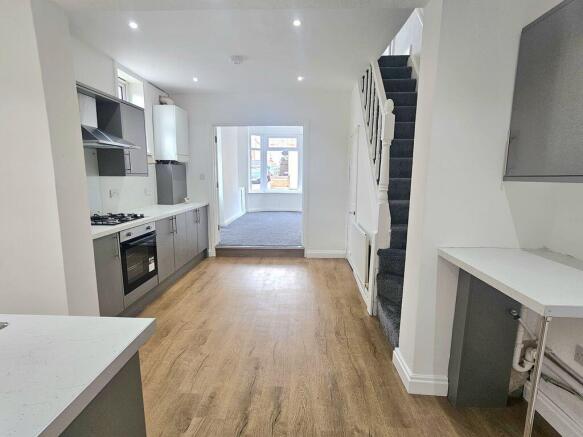 2 bed End of Terrace to rent Image 6