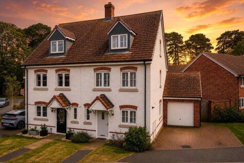Charlie Brown Road, Burghfield Common, Reading, Berkshire, RG7
