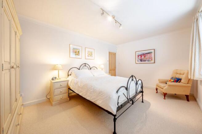 2 bed Flat for sale Image 8