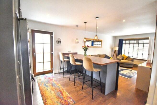 Lounge/Dining