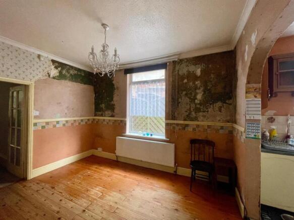 5 bed Semi-Detached for sale Image 7