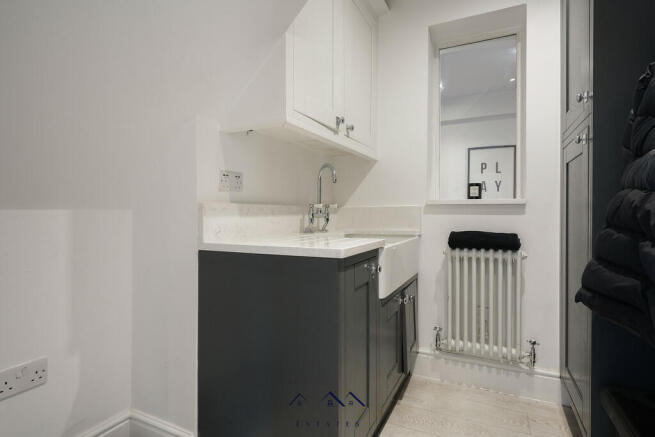 5 bed Detached for sale Image 12
