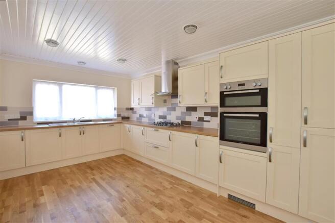 Kitchen/ Breakfast Room