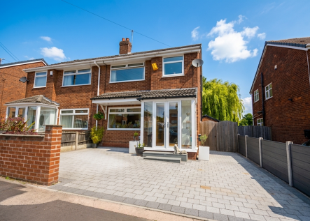 Peveril Close, Whitefield, M45