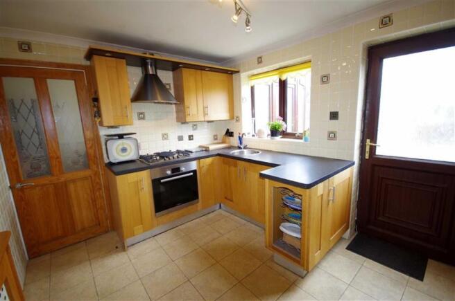 SPACIOUS KITCHEN