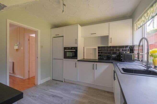 3 bed Semi-Detached for sale Image 8