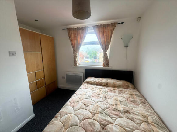 2 bed Flat to rent Image 5