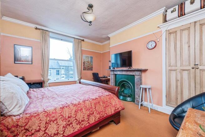 4 bed Semi-Detached for sale Image 9
