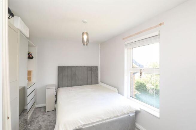 2 bed Flat to rent Image 11