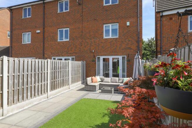 4 bed Town House for sale Image 4