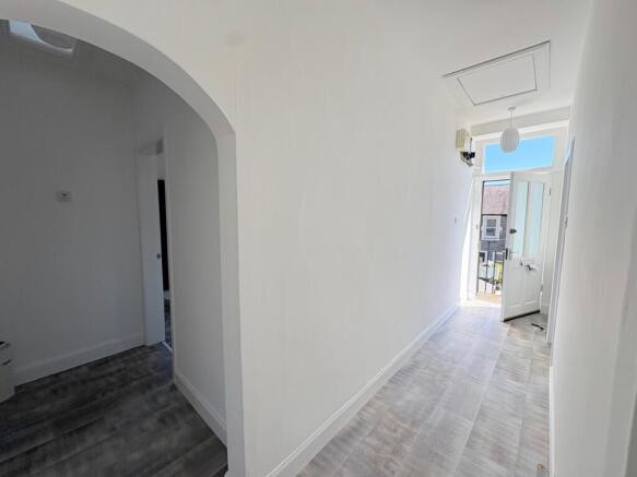 2CS_Hallway