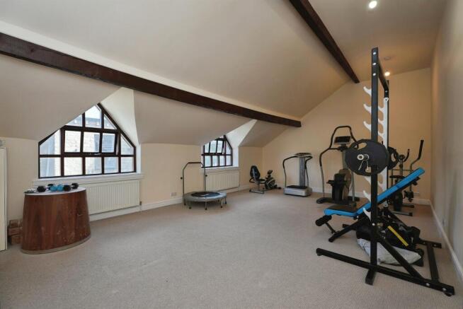 5 bed Detached for sale Image 10