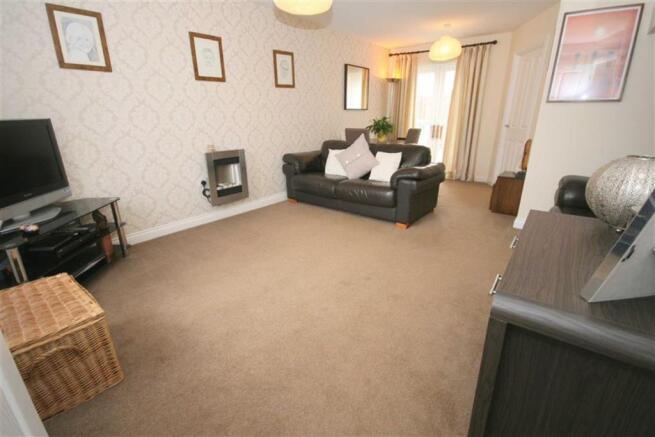 LIVING ROOM / DINING