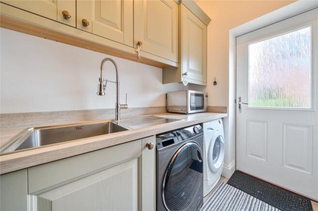 5 bed Detached for sale Image 7