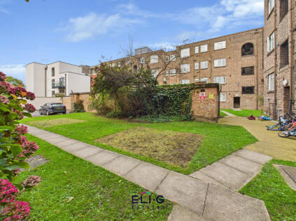 Windsor Court, Highfield Gardens, Golders Green Road, NW11