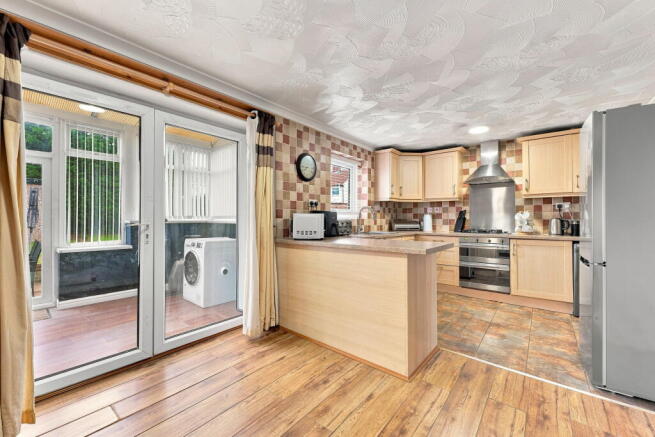 3 bed Semi-Detached for sale Image 7