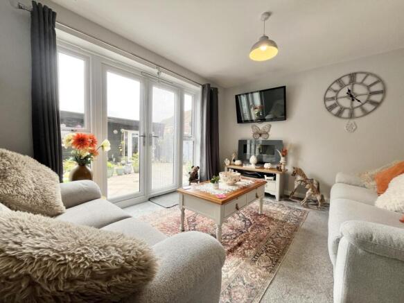 LIVING ROOM DINER