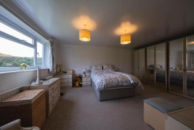 16 St Peters Drive-017.JPG