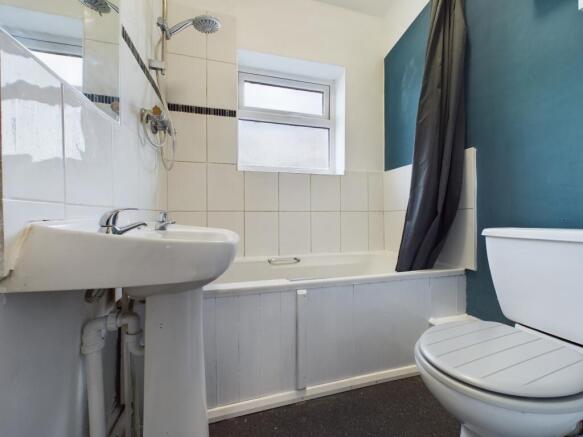 2 bed Terraced to rent Image 6