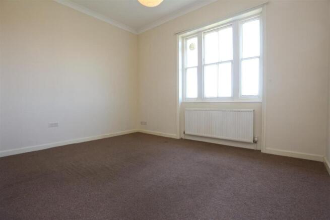12, 30-32 St Aubyns Living Room (1).JPG
