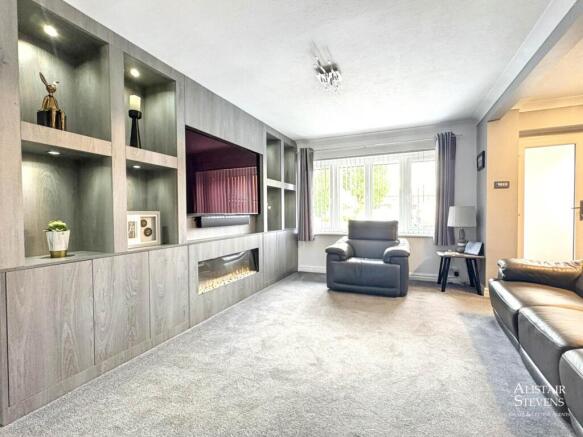 5 bed Semi-Detached for sale Image 6