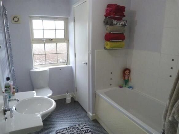 FAMILY BATHROOM