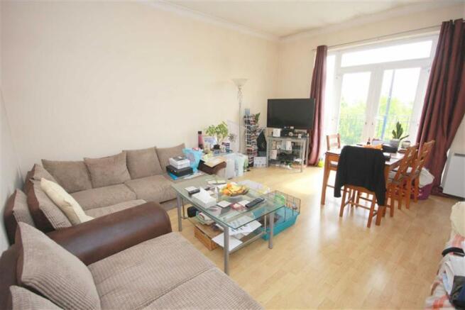 LIVING / DINING ROOM