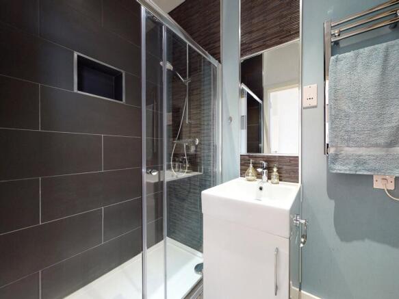 2 bed Apartment to rent Image 5