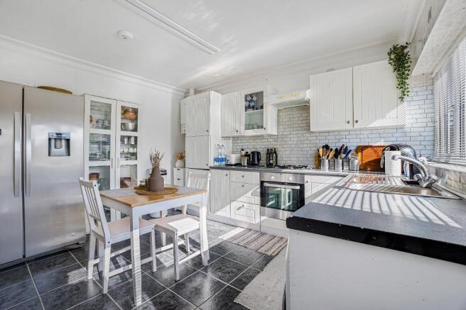 KITCHEN/BREAKFAST ROOM