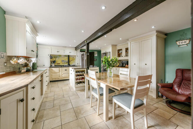 Kitchen/Breakfast...