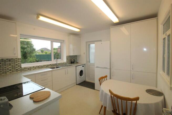 Clive Avenue, 33 Kitchen.JPG