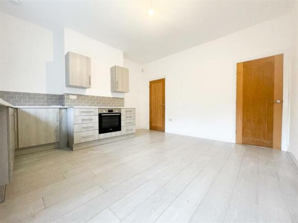 KITCHEN/ DINING AREA