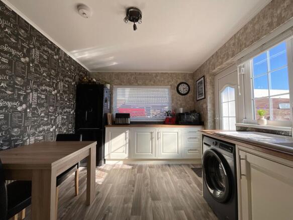 4 bed Detached Bungalow for sale Image 8