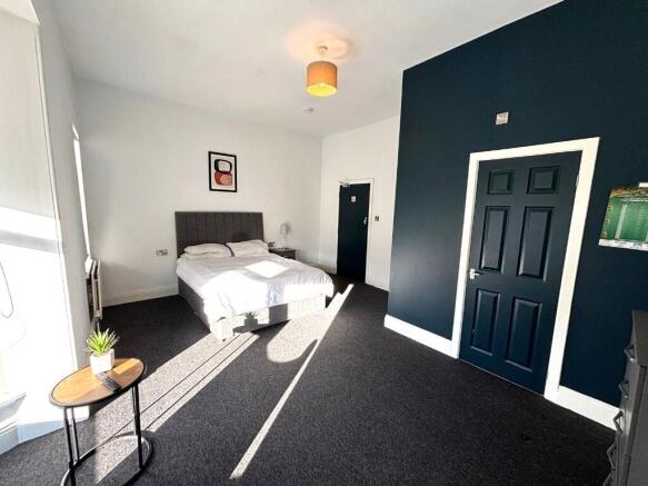 Studio to rent Image 6