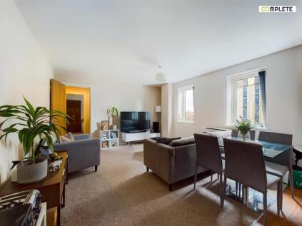 Park Rise, Trafford Plaza