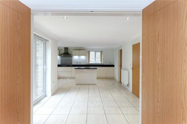 5 bed Detached for sale Image 7