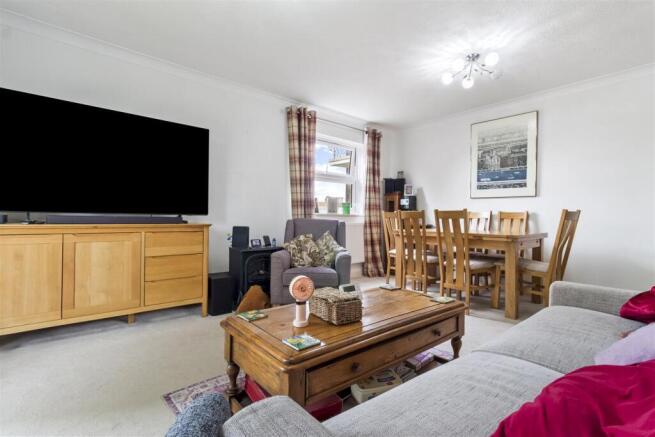 11 Camargue Court-014.JPG