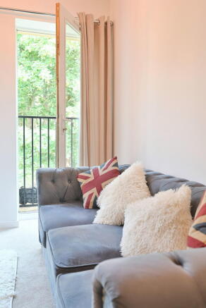2 bed Flat for sale Image 7