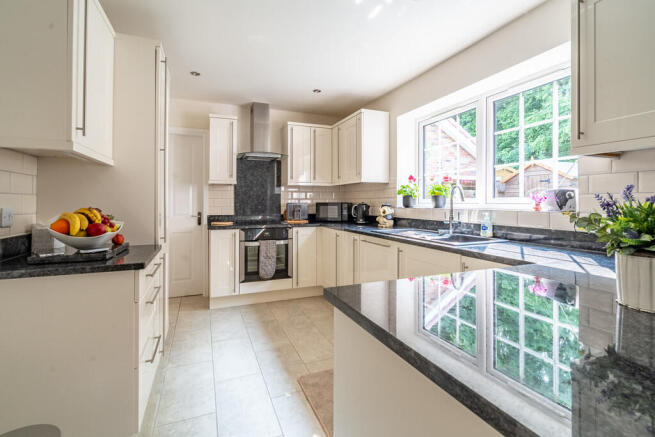 4 bed Detached for sale Image 4