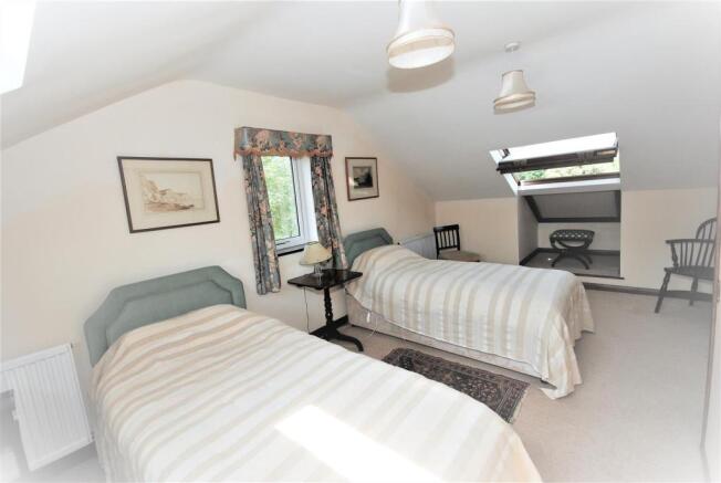 bedroom 2.JPG