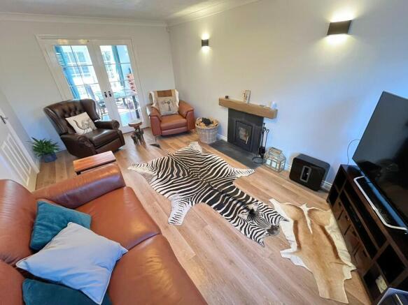 Living room alt a...