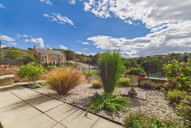 CAM04201G0-PR0104-STILL036