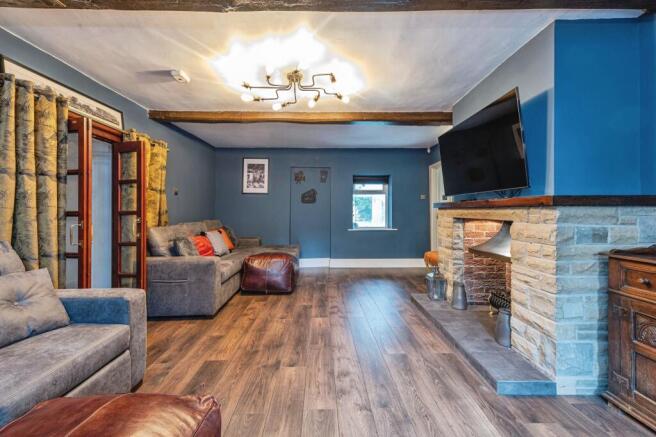 5 bed Detached for sale Image 9
