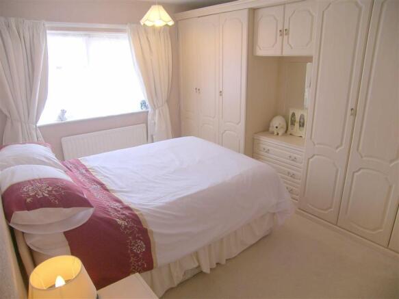 FRONT DOUBLE BEDROOM