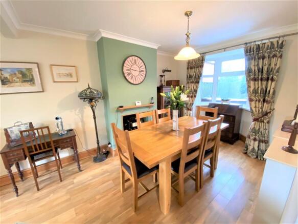 LIVING/DINING ROOM
